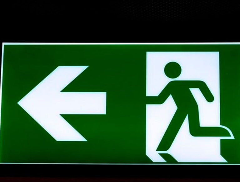 Qué es una puerta cortafuegos y cómo identificarla