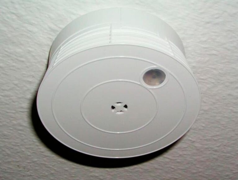 Detector de monóxido de carbono en casa